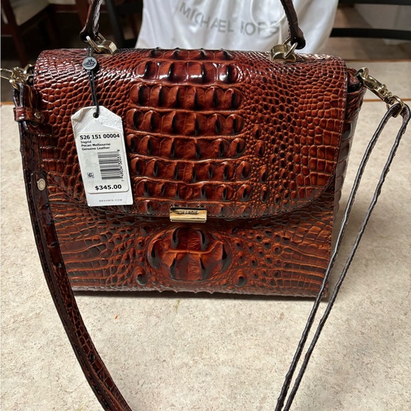 Used Brahmin Purse no wear or tears perfectly good condition - Picture 2 of 5